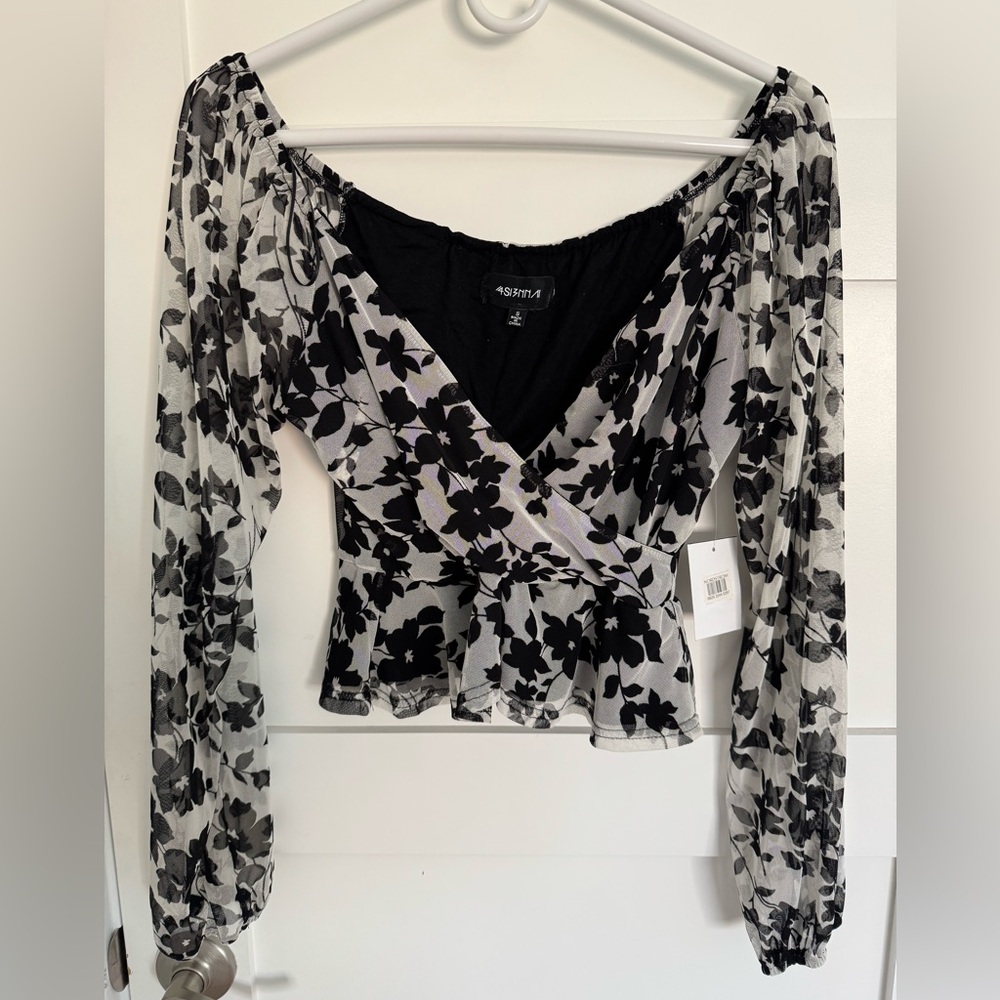 NWT 4SI3NNA the Label Black and White Flora Top - size small
